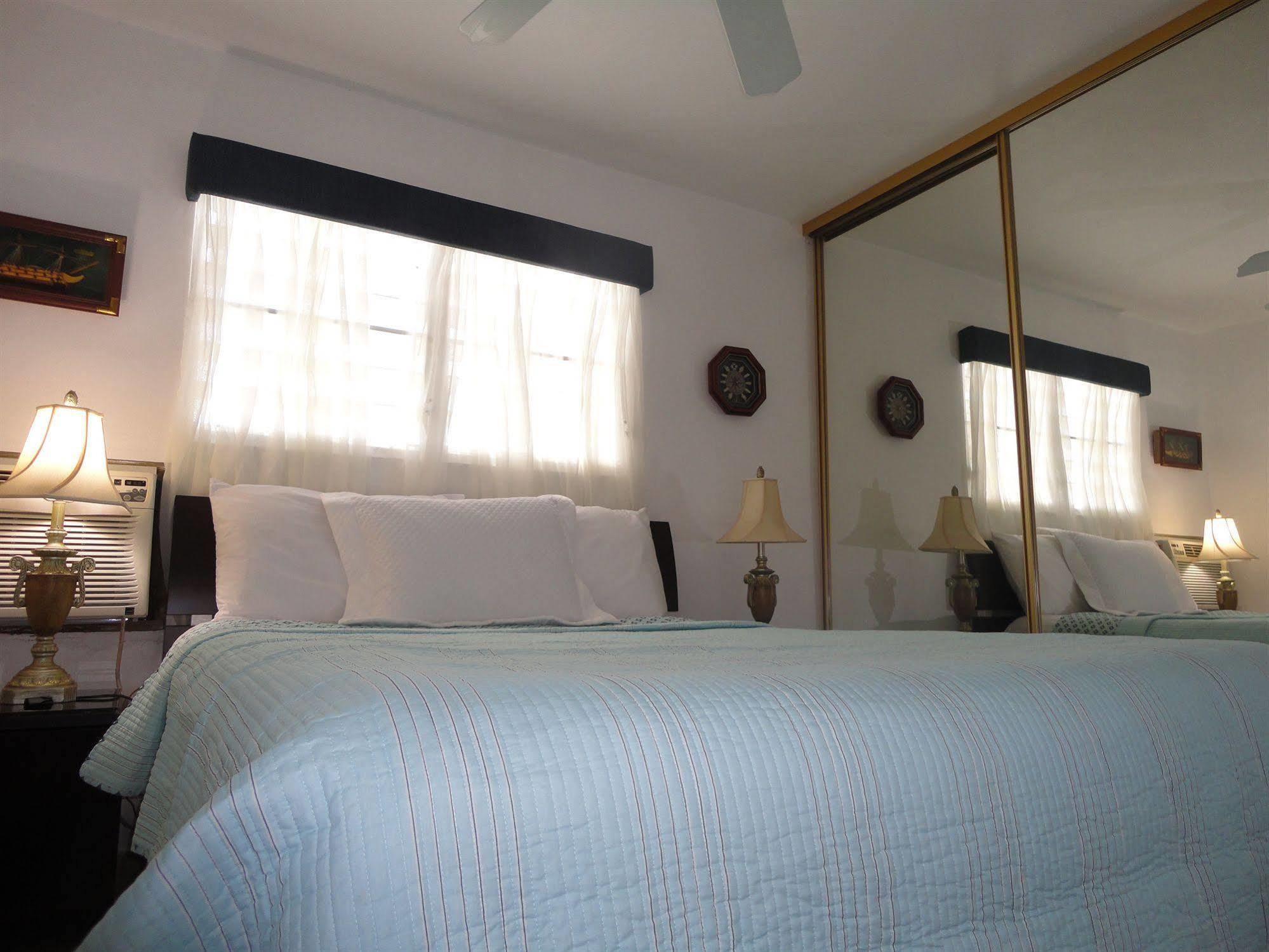 The Beach Guesthouse Pinones 外观 照片