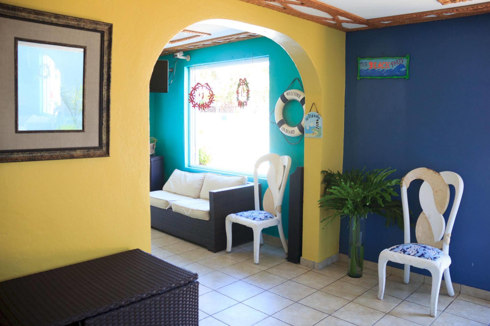 The Beach Guesthouse Pinones 外观 照片