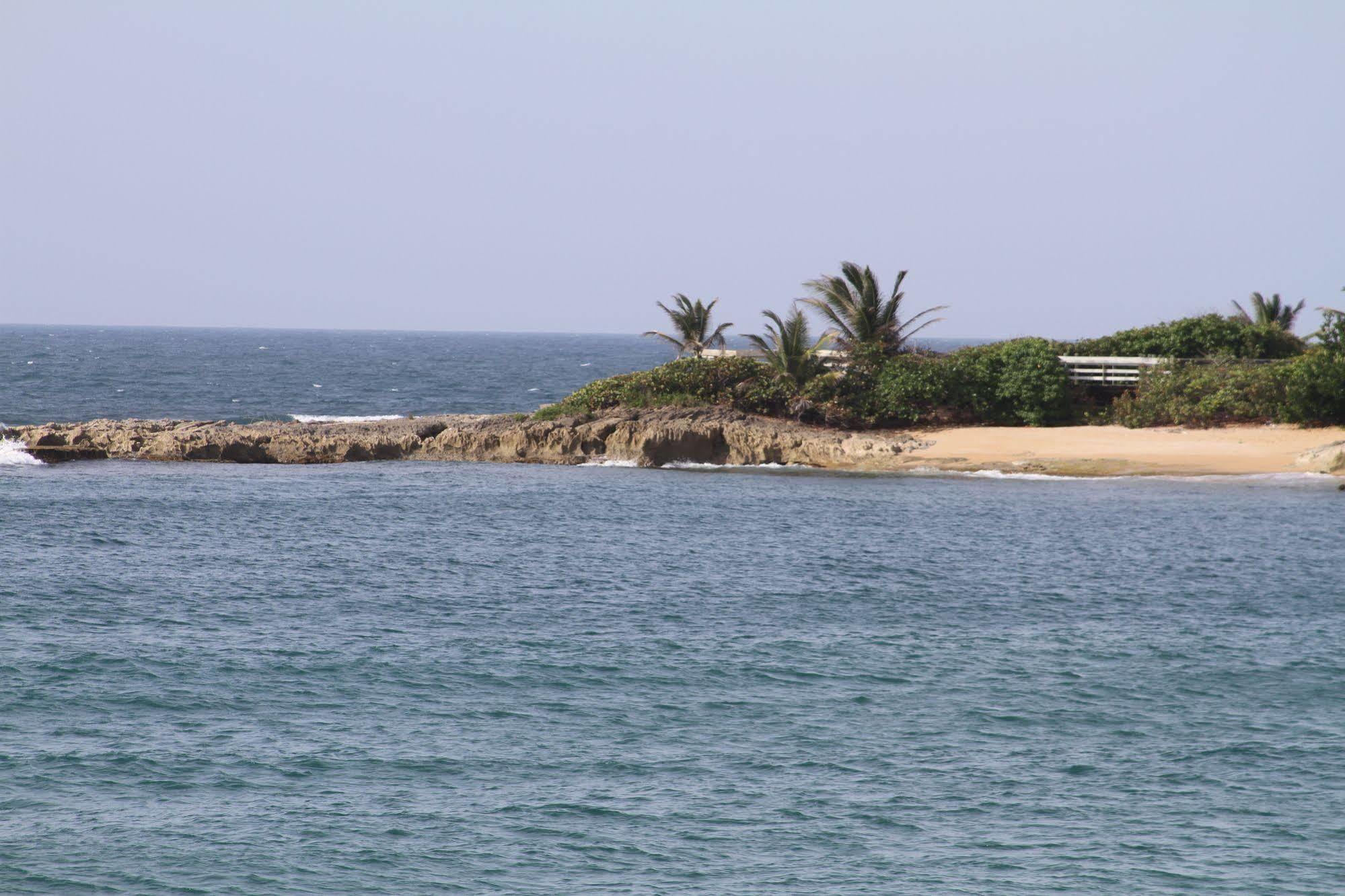 The Beach Guesthouse Pinones 外观 照片